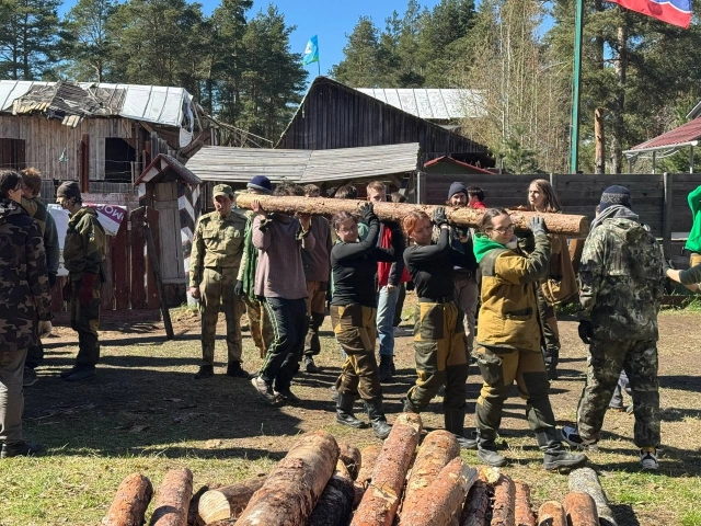 Бойцы студотрядов университета на Вахте памяти